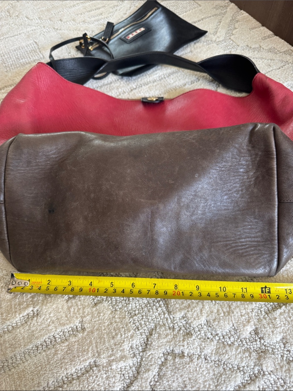 Marni leather hobo bucket bag in a red and brown color-block - Picture 9 of 13